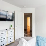 Chic Home 9 Min To Uptown Hot Tub & Private Yard