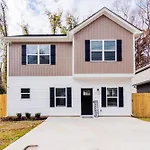 Chic Home 9 Min To Uptown Hot Tub & Private Yard