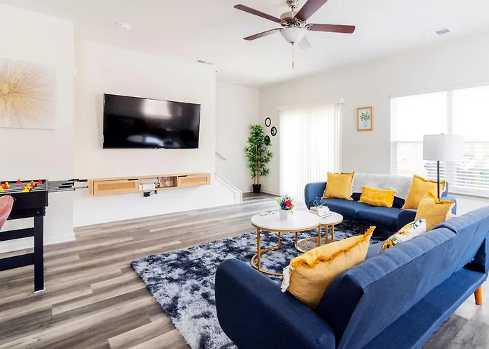 Chic Home 9 Min To Uptown Hot Tub & Private Yard