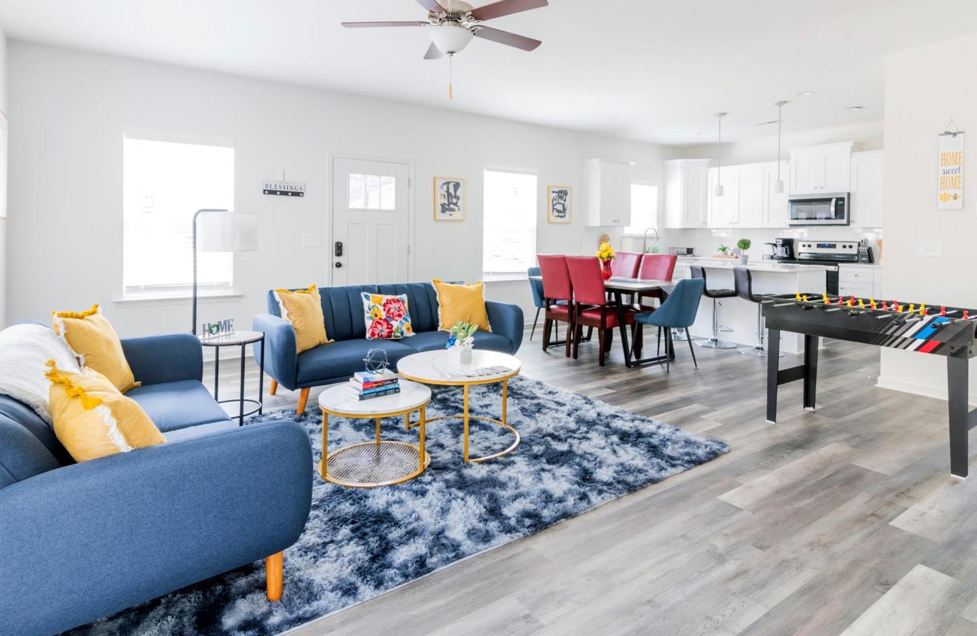 Chic 9 Min To Uptown Hot Tub & Private Yard Holiday home
