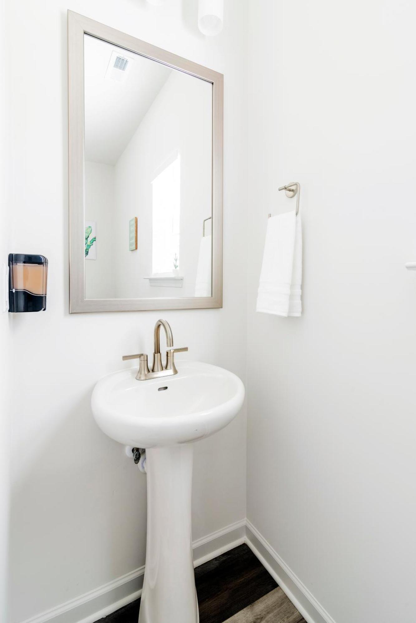 Chic 9 Min To Uptown Hot Tub & Private Yard *