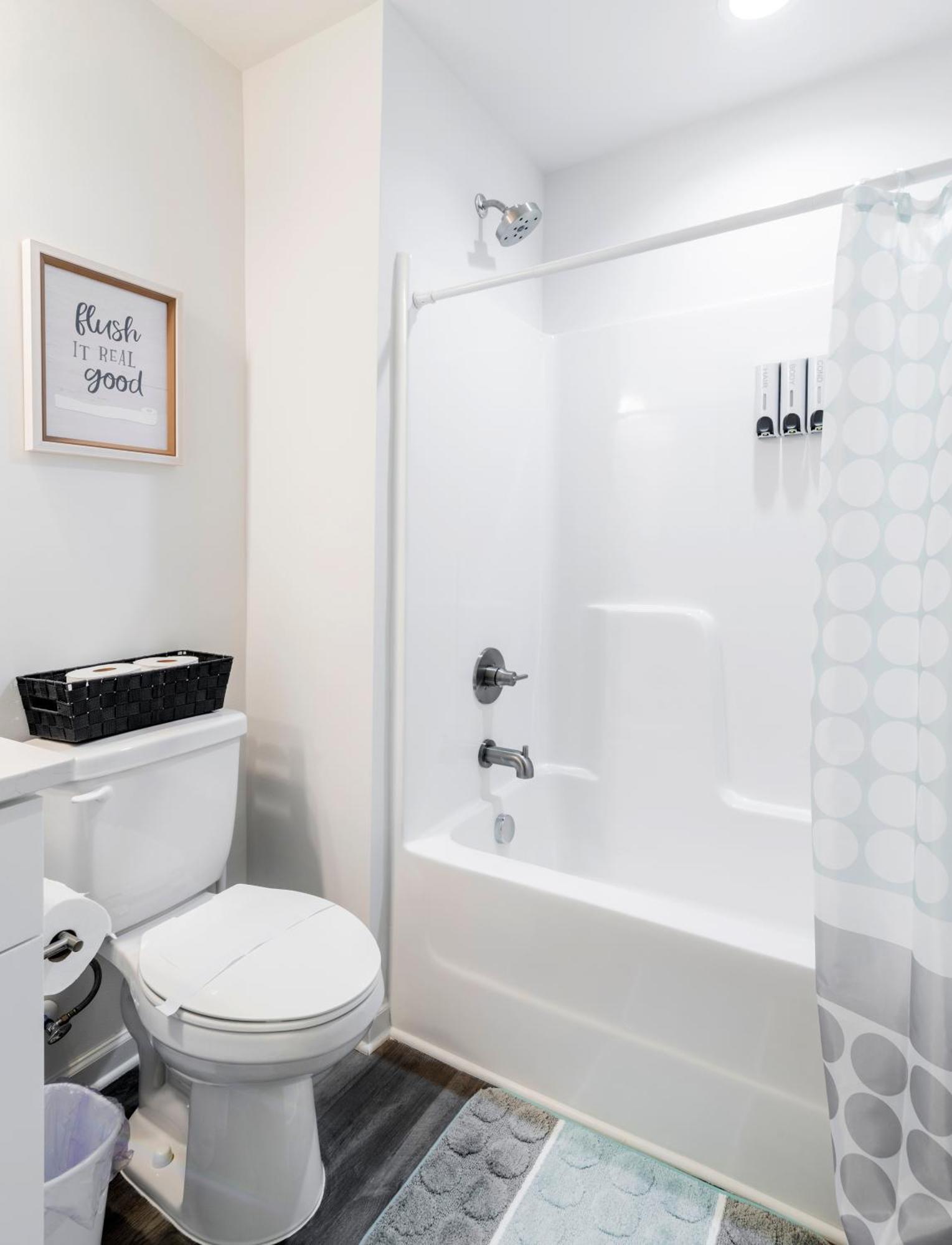 Holiday home Chic 9 Min To Uptown Hot Tub & Private Yard Charlotte