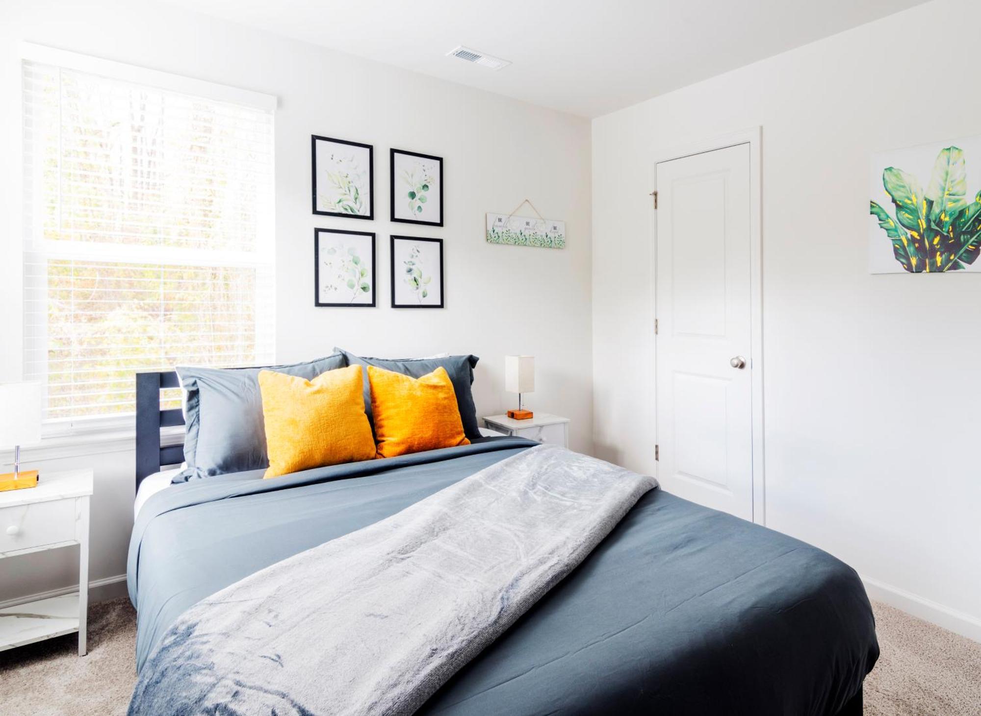Chic 9 Min To Uptown Hot Tub & Private Yard *