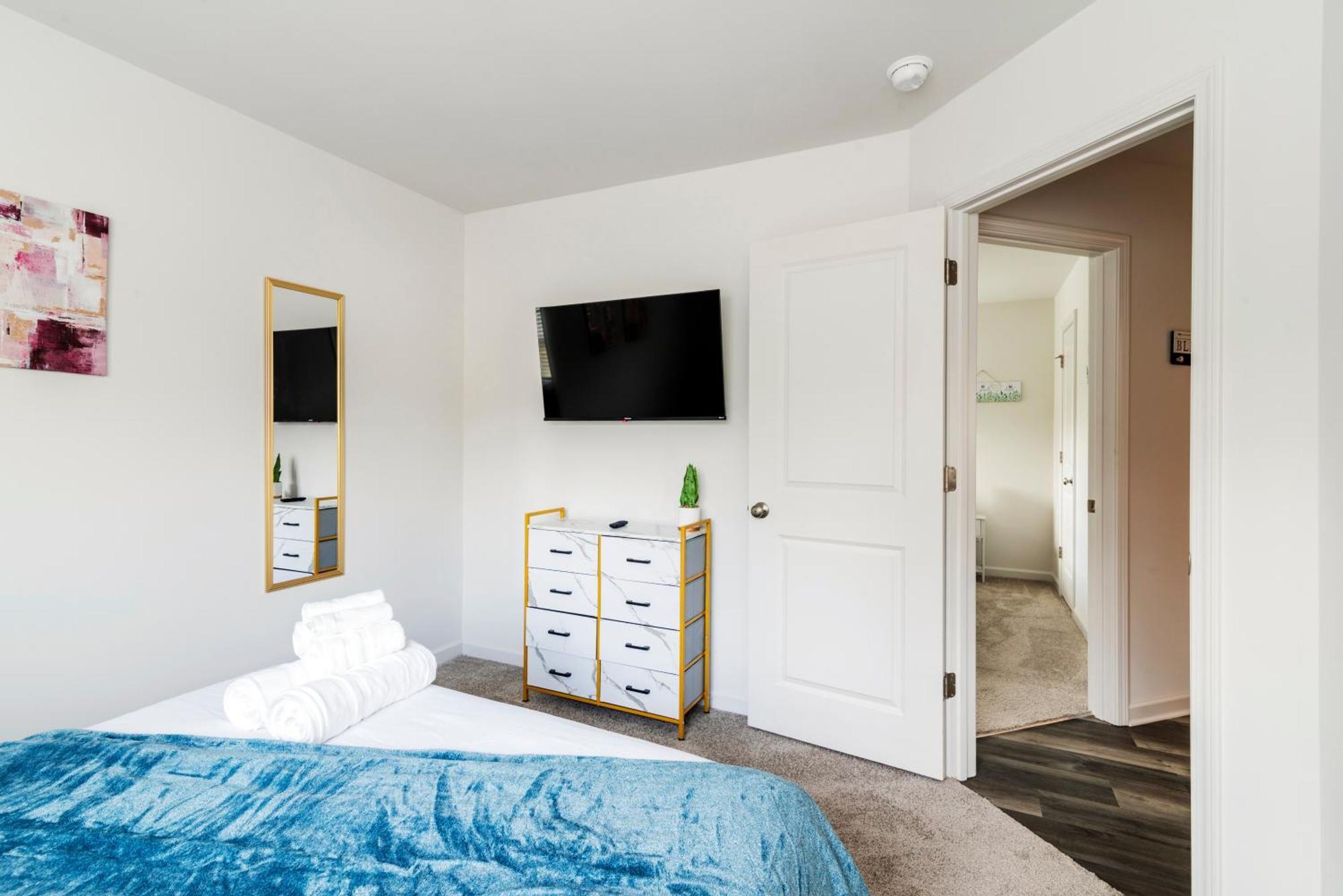 Holiday home Chic 9 Min To Uptown Hot Tub & Private Yard