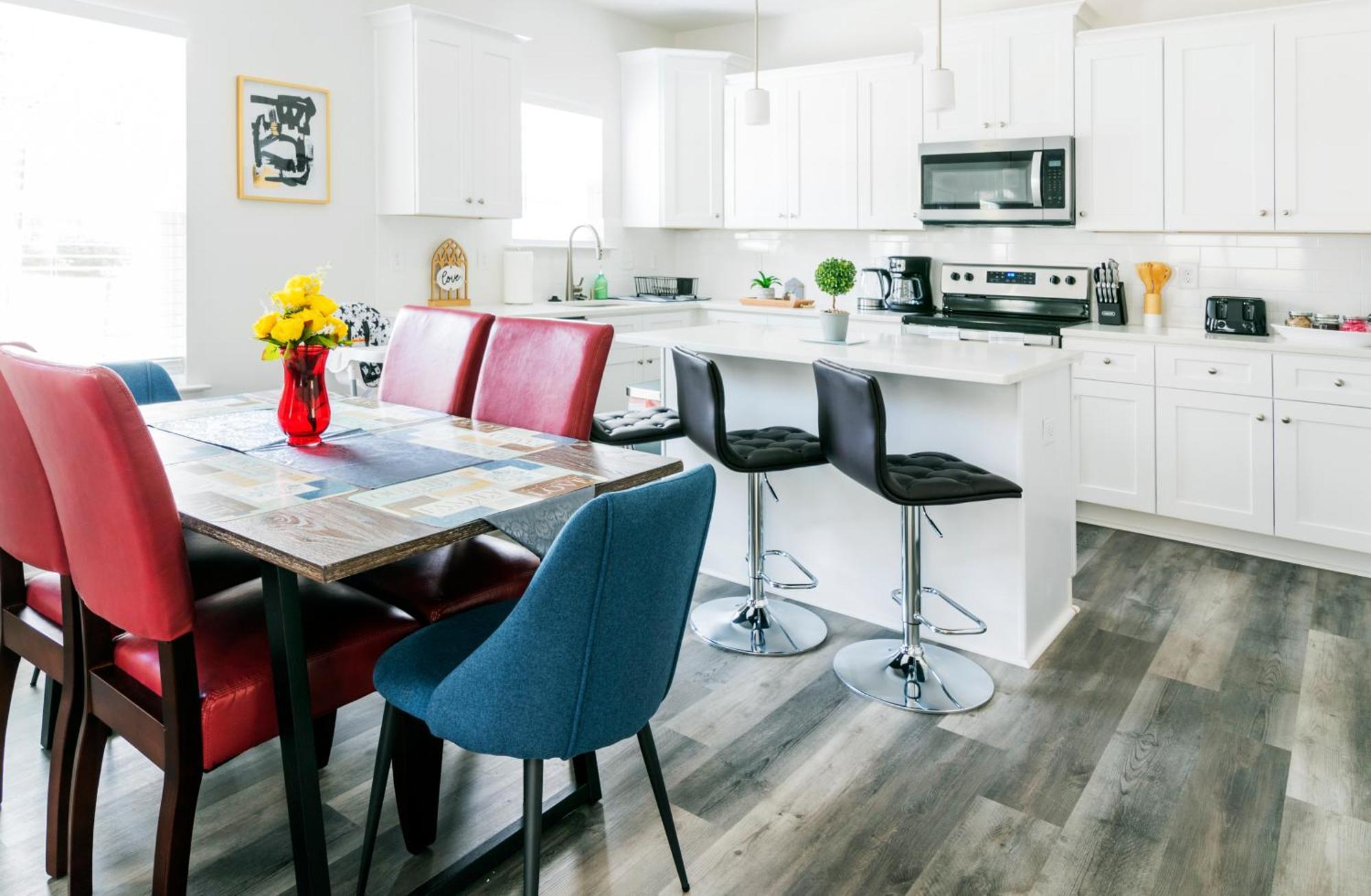 Chic 9 Min To Uptown Hot Tub & Private Yard Holiday home *